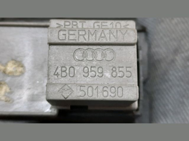 bontott AUDI A6 C5 Jobb első Ablakemelő Kapcsoló