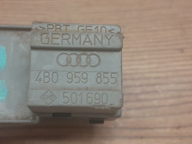 bontott AUDI A6 C5 Jobb első Ablakemelő Kapcsoló