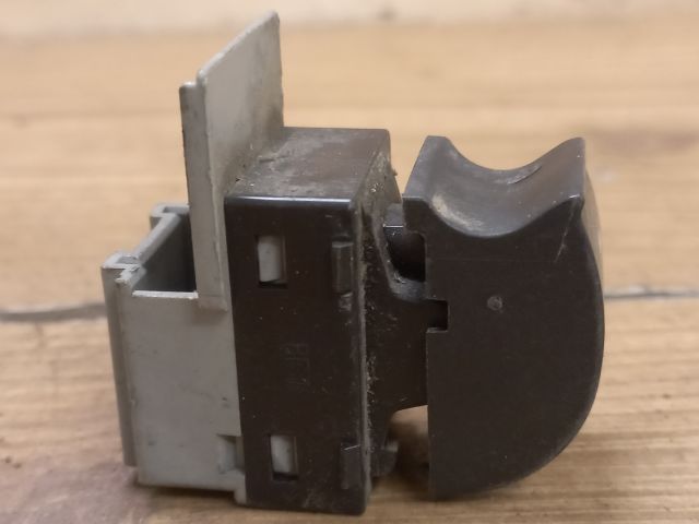 bontott AUDI A6 C5 Jobb első Ablakemelő Kapcsoló