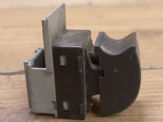 bontott AUDI A6 C5 Jobb első Ablakemelő Kapcsoló