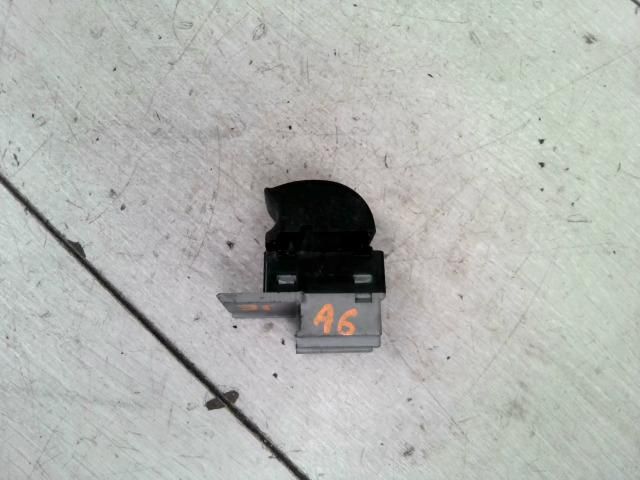 bontott AUDI A6 C5 Jobb első Ablakemelő Kapcsoló