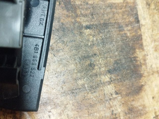 bontott AUDI A6 C5 Jobb első Ablakemelő Kapcsoló