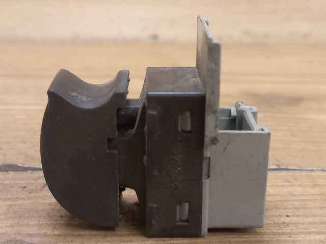 bontott AUDI A6 C5 Jobb első Ablakemelő Kapcsoló