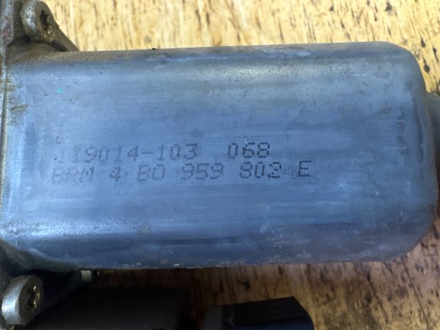 bontott AUDI A6 C5 Jobb első Ablakemelő Motor