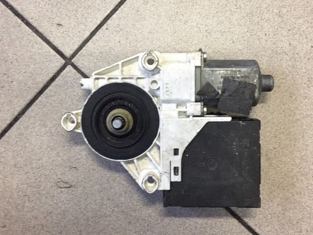 bontott AUDI A6 C5 Jobb első Ablakemelő Motor