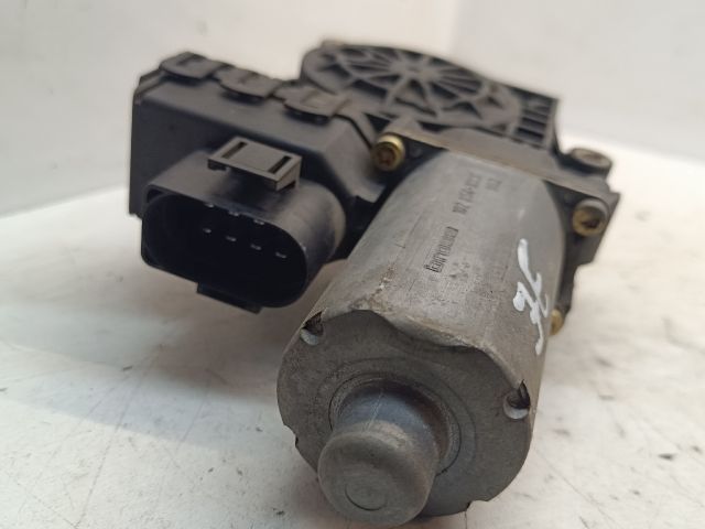 bontott AUDI A6 C5 Jobb első Ablakemelő Motor