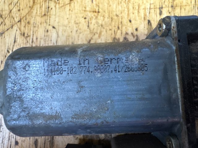 bontott AUDI A6 C5 Jobb első Ablakemelő Motor