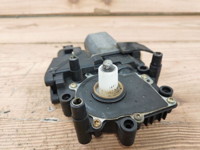 bontott AUDI A6 C5 Jobb első Ablakemelő Motor