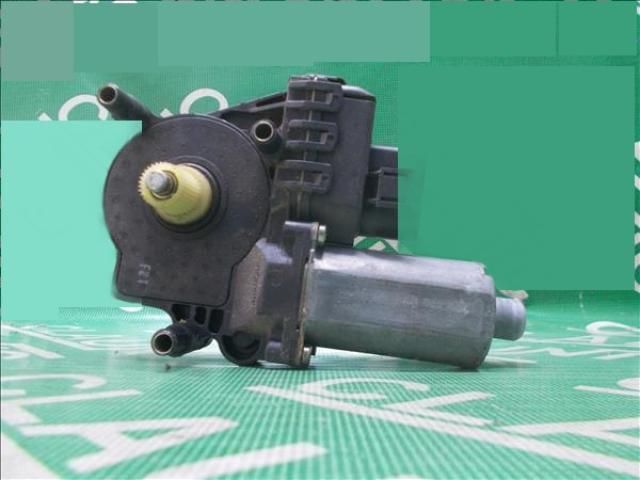 bontott AUDI A6 C5 Jobb első Ablakemelő Motor