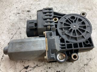 bontott AUDI A6 C5 Jobb első Ablakemelő Motor