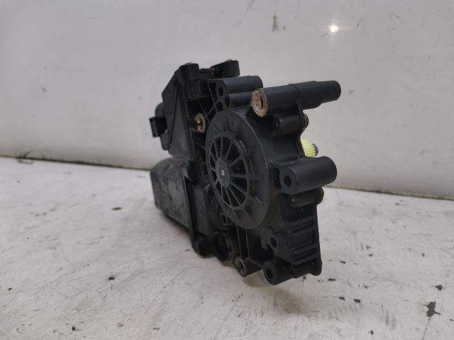 bontott AUDI A6 C5 Jobb első Ablakemelő Motor