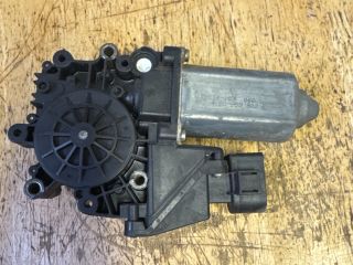 bontott AUDI A6 C5 Jobb első Ablakemelő Motor