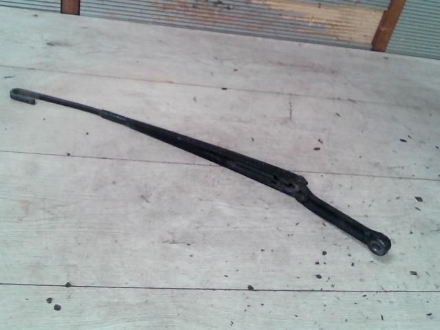 bontott AUDI A6 C5 Jobb első Ablaktörlő Kar