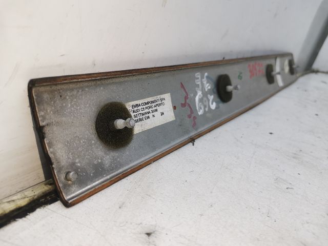 bontott AUDI A6 C5 Jobb első Ajtó Kárpit Díszléc