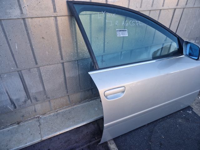 bontott AUDI A6 C5 Jobb első Ajtó (Részeivel)