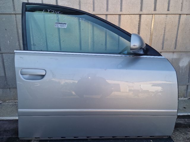 bontott AUDI A6 C5 Jobb első Ajtó (Részeivel)