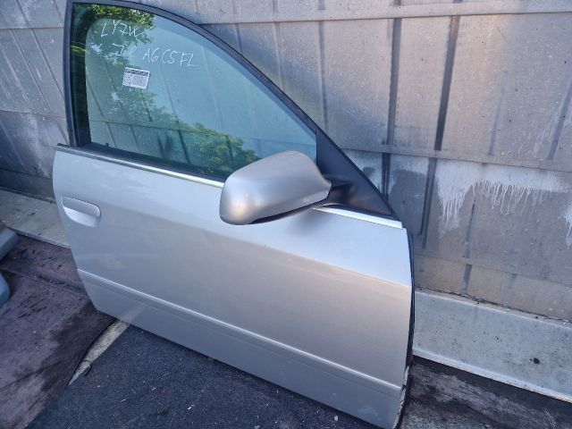 bontott AUDI A6 C5 Jobb első Ajtó (Részeivel)