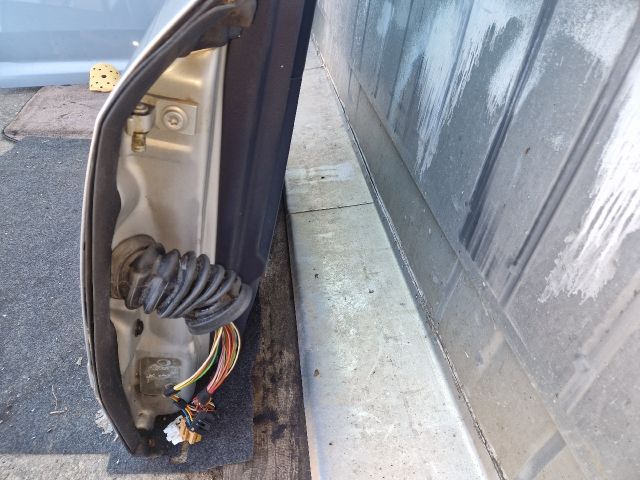 bontott AUDI A6 C5 Jobb első Ajtó (Részeivel)