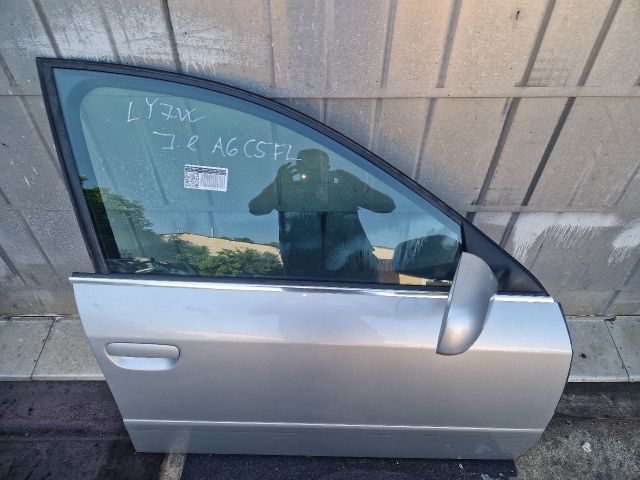 bontott AUDI A6 C5 Jobb első Ajtó (Részeivel)