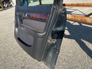 bontott AUDI A6 C5 Jobb első Ajtó (Részeivel)