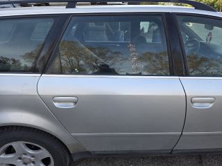 bontott AUDI A6 C5 Jobb első Ajtó (Részeivel)
