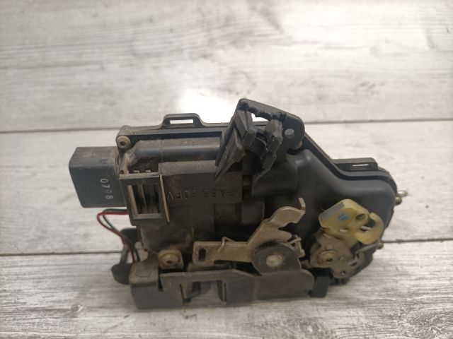 bontott AUDI A6 C5 Jobb első Ajtózár