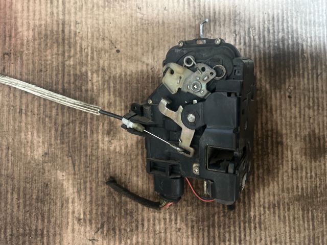 bontott AUDI A6 C5 Jobb első Ajtózár