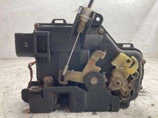 bontott AUDI A6 C5 Jobb első Ajtózár