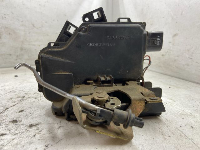 bontott AUDI A6 C5 Jobb első Ajtózár