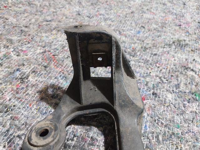 bontott AUDI A6 C5 Jobb első Küszöb Tartó