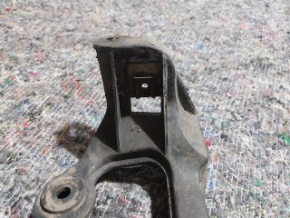 bontott AUDI A6 C5 Jobb első Küszöb Tartó