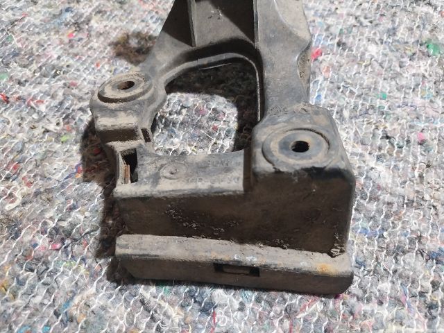 bontott AUDI A6 C5 Jobb első Küszöb Tartó