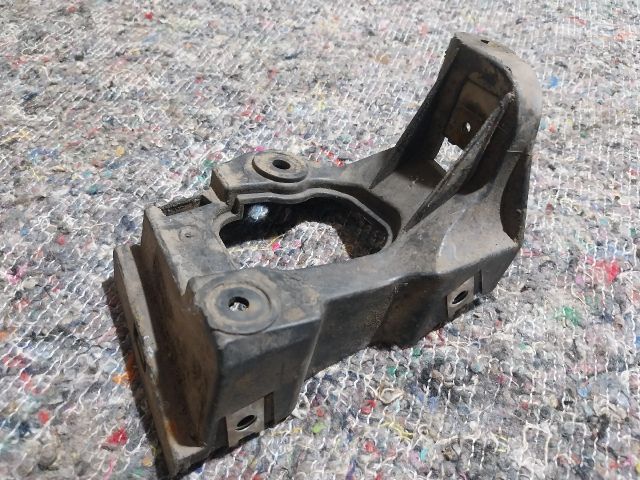 bontott AUDI A6 C5 Jobb első Küszöb Tartó