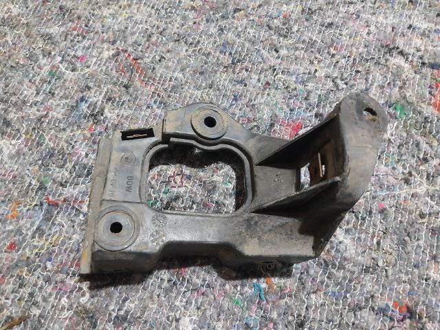 bontott AUDI A6 C5 Jobb első Küszöb Tartó