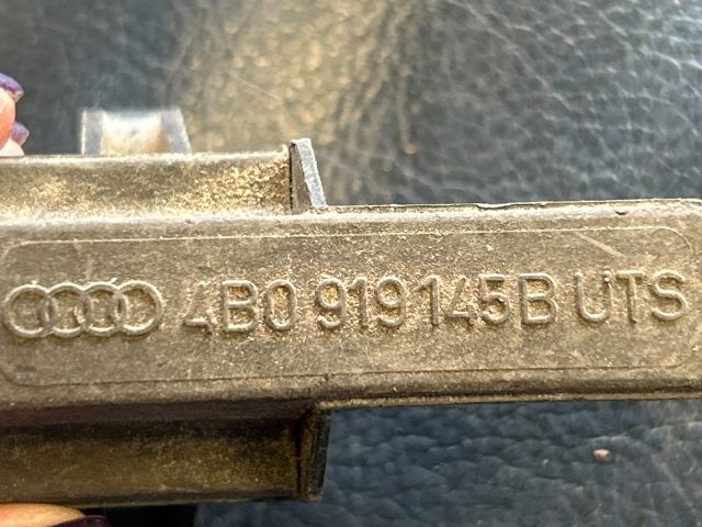 bontott AUDI A6 C5 Jobb első Oldal Ütközés Érzékelő