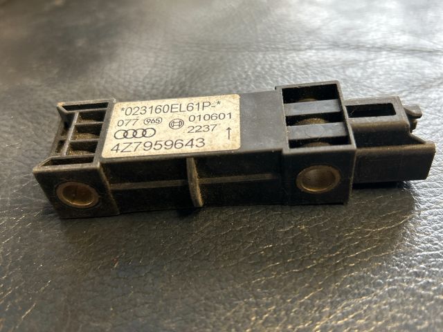 bontott AUDI A6 C5 Jobb első Oldal Ütközés Érzékelő