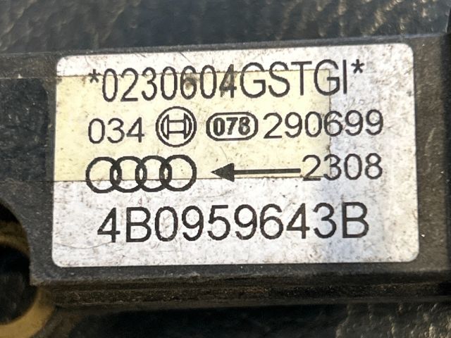 bontott AUDI A6 C5 Jobb első Oldal Ütközés Érzékelő