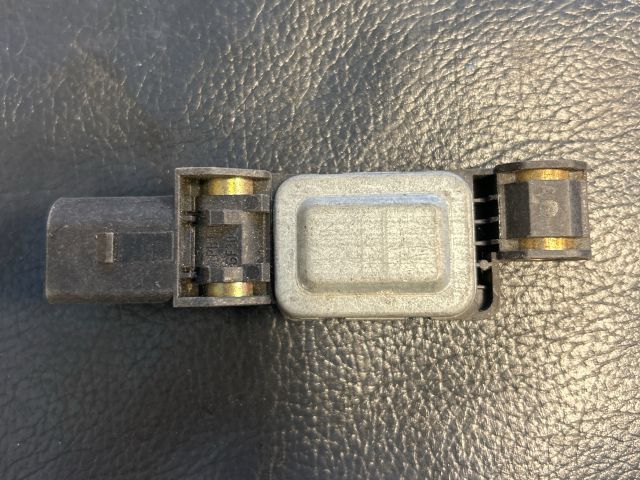 bontott AUDI A6 C5 Jobb első Oldal Ütközés Érzékelő
