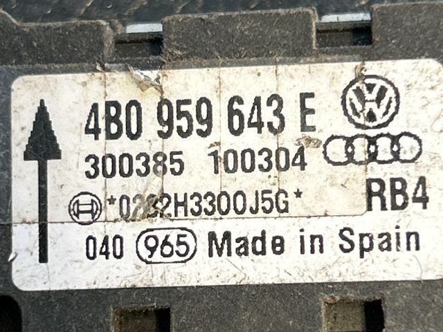 bontott AUDI A6 C5 Jobb első Oldal Ütközés Érzékelő