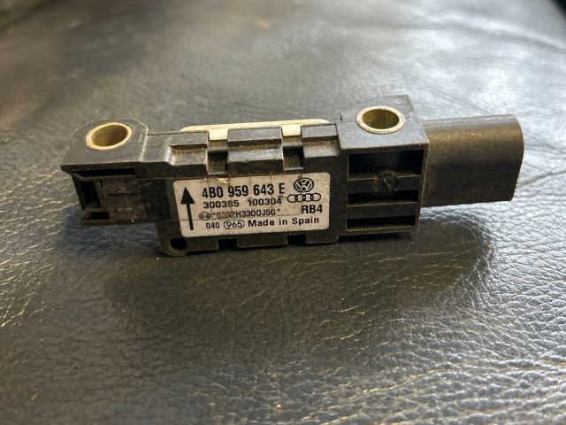 bontott AUDI A6 C5 Jobb első Oldal Ütközés Érzékelő