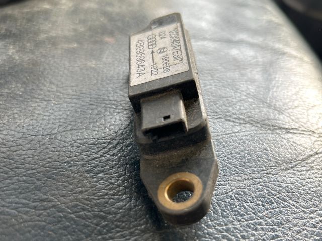 bontott AUDI A6 C5 Jobb első Oldal Ütközés Érzékelő