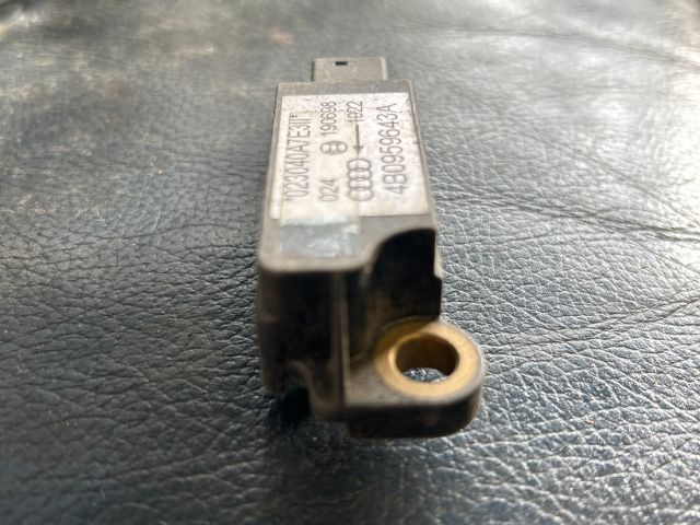 bontott AUDI A6 C5 Jobb első Oldal Ütközés Érzékelő