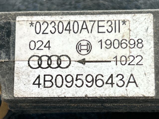 bontott AUDI A6 C5 Jobb első Oldal Ütközés Érzékelő