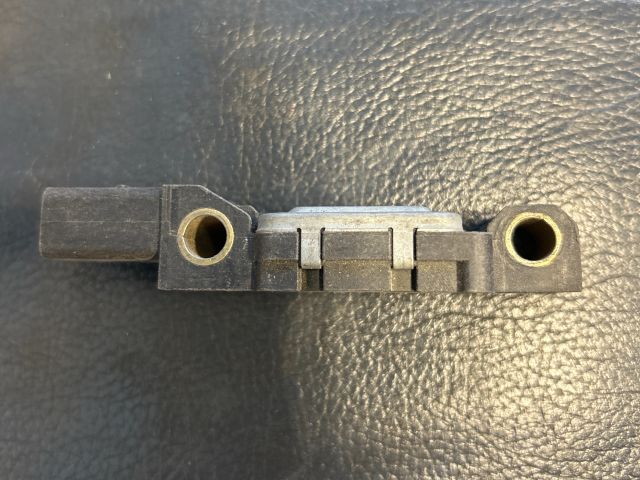 bontott AUDI A6 C5 Jobb első Oldal Ütközés Érzékelő