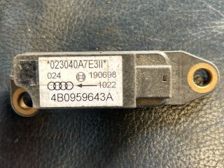 bontott AUDI A6 C5 Jobb első Oldal Ütközés Érzékelő