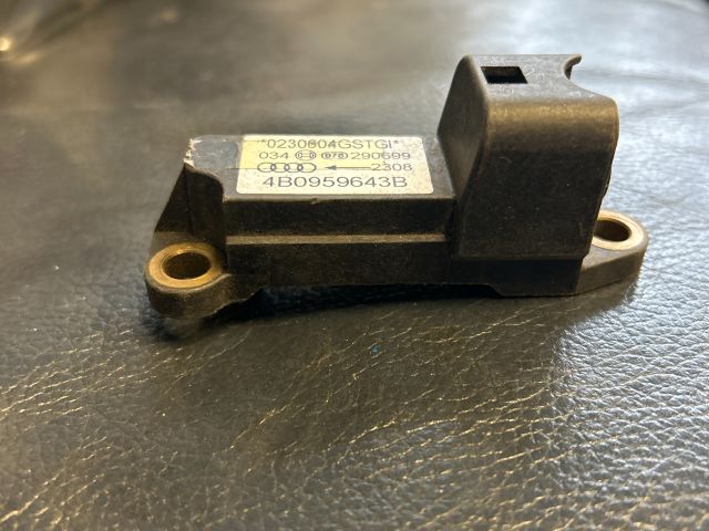 bontott AUDI A6 C5 Jobb első Oldal Ütközés Érzékelő