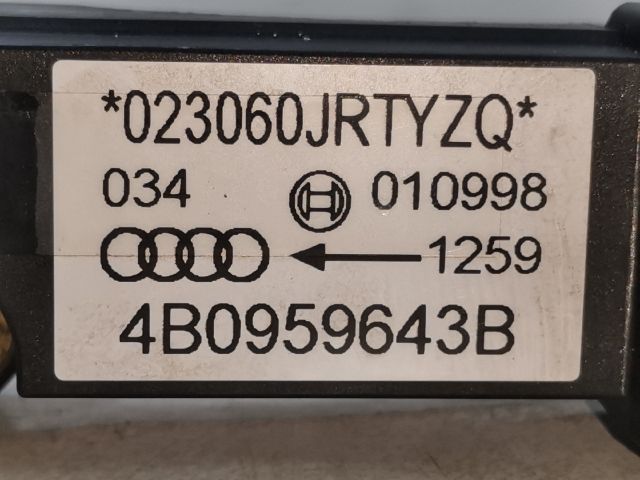 bontott AUDI A6 C5 Jobb első Oldal Ütközés Érzékelő