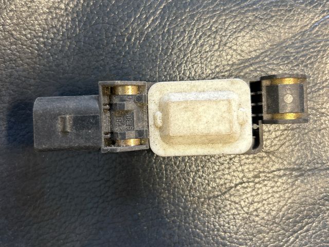 bontott AUDI A6 C5 Jobb első Oldal Ütközés Érzékelő