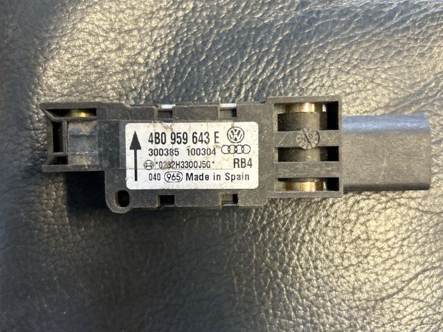 bontott AUDI A6 C5 Jobb első Oldal Ütközés Érzékelő