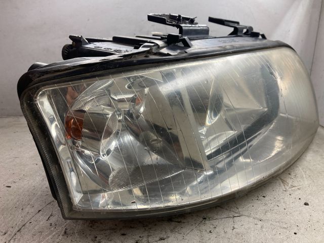bontott AUDI A6 C5 Jobb Fényszóró